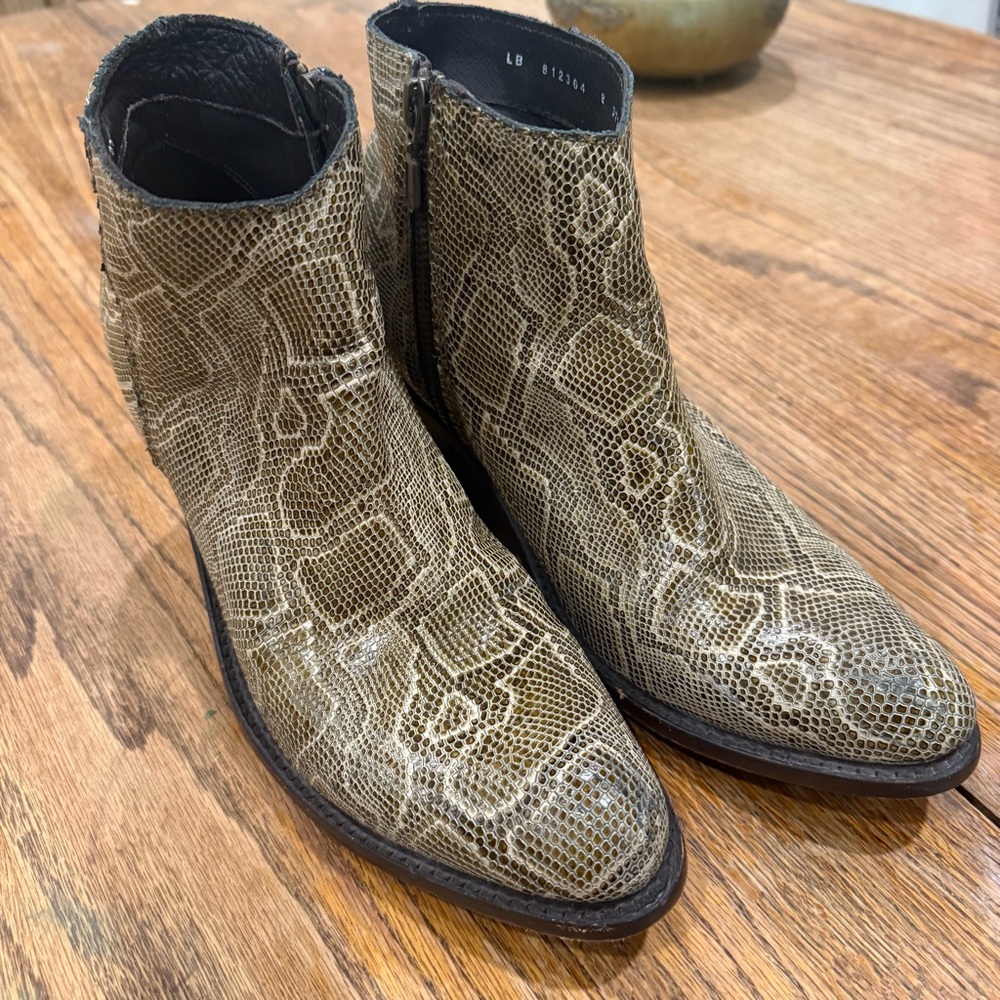 LIBERTY BLACK WOMEN'S BRETON SNAKE PRINT BOOTIES - ROUND TOE Size 8 Padded Insol